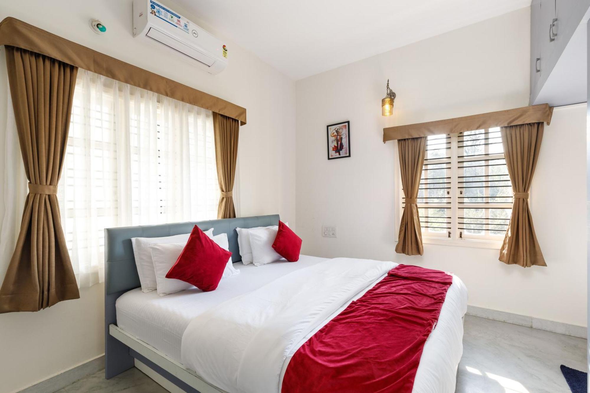 Mistyblue Suites Bangalore Bagian luar foto